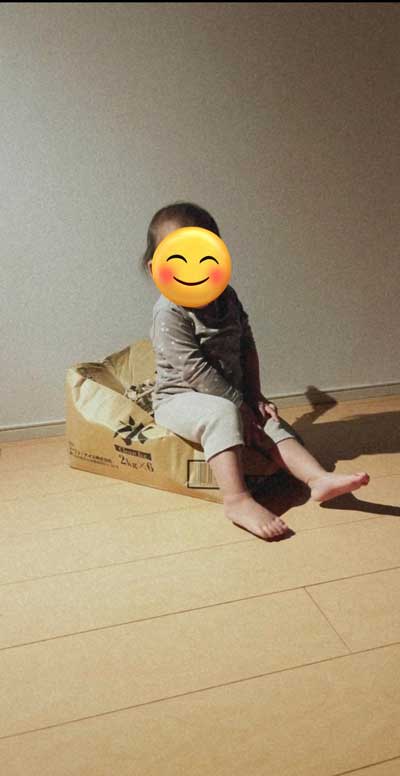 アート作品 娘のおもちゃ 椅子 ダンボール 影アート 影絵