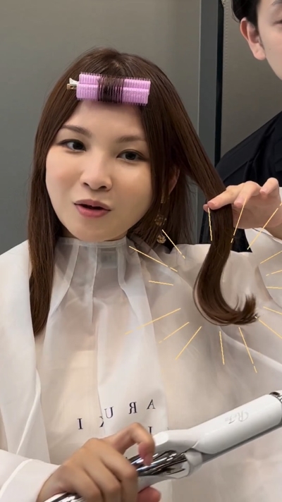 カールアイロンで「外ハネくびれスタイリング」