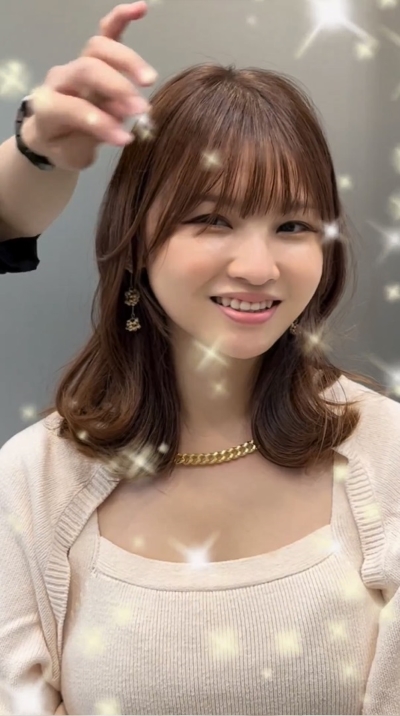 カールアイロンで「外ハネくびれスタイリング」