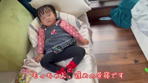 お姉ちゃん 発表会 緊張 娘 猫 ゴロン 寝転がる お腹 見せる へそ天