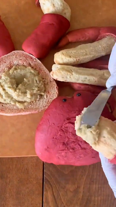 リアルなかにぱん・味噌を脚につけるところ