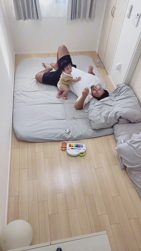 パパの方へ向かうこーたんくん