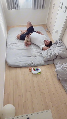 驚いてパパから離れないこーたんくん