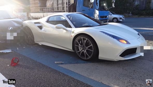 愛車のフェラーリ488スパイダーが追突事故に遭ったYouTuberのあま猫