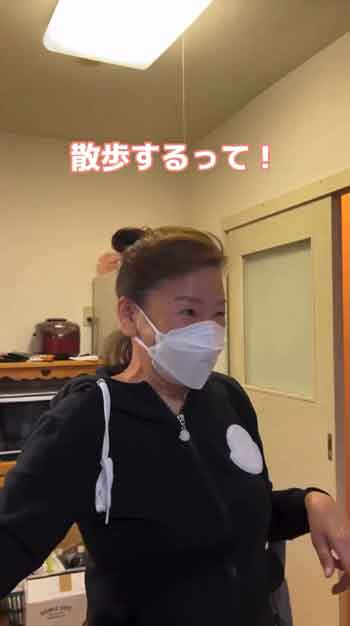 楽しそうに話す義母