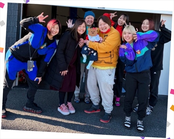 プロレス団体「マーベラス」の道場に娘・寿々ちゃんと訪れた凛