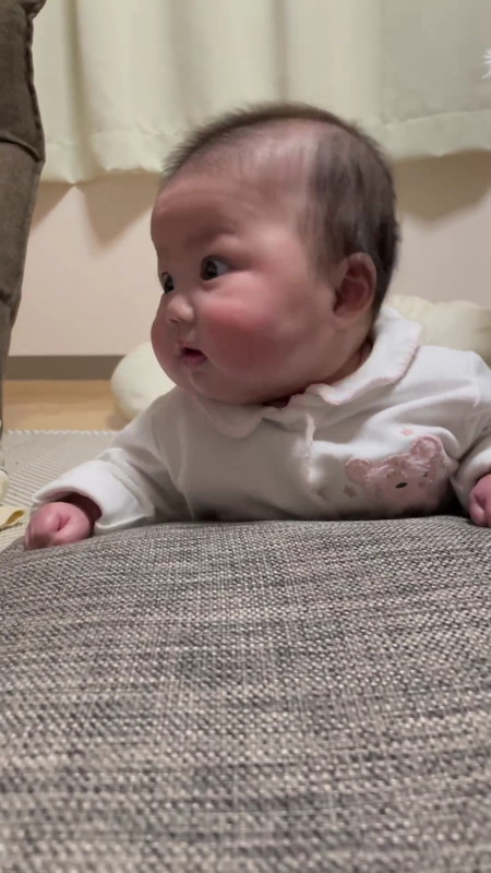 首がすわりきっていない赤ちゃん
