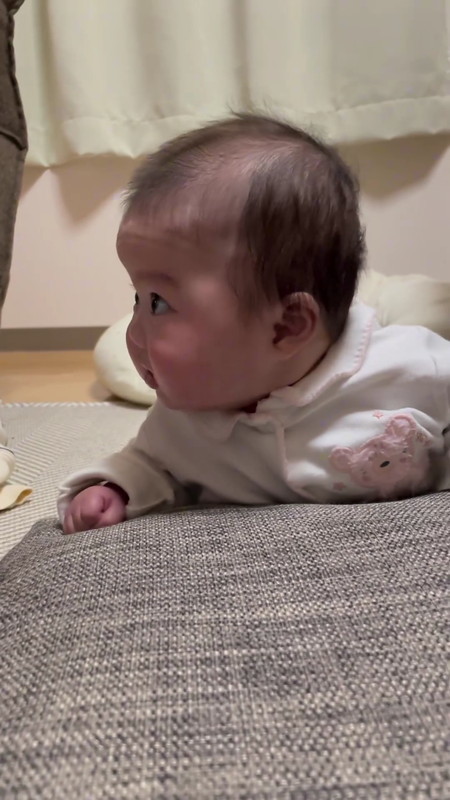 首がすわりきっていない赤ちゃん