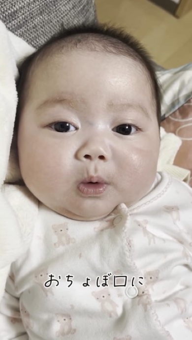おちょぼ口になる赤ちゃん