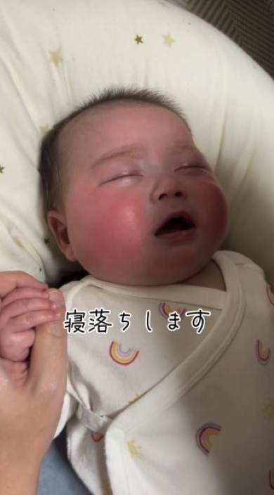 寝落ちする赤ちゃん