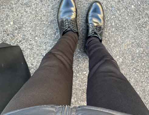 うっかり タイツ 出勤 電車 真っ黒 気づかない 冬 ミス ズボン 穿き忘れ