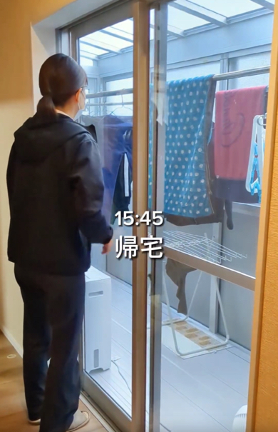 帰宅してからも手を休めません