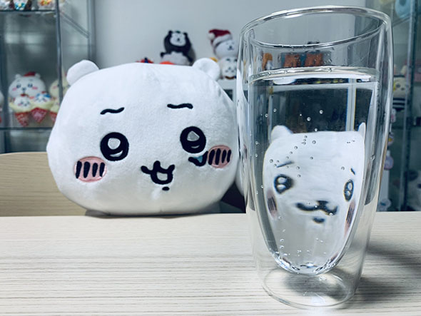 グラスに映り込んだちいかわ