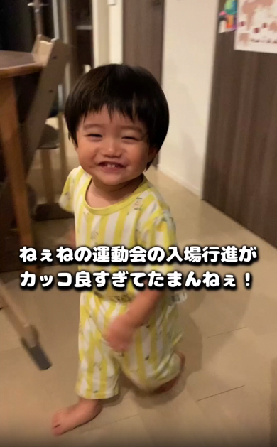 運動会で入場行進をするお姉ちゃんの姿を見た長男くん