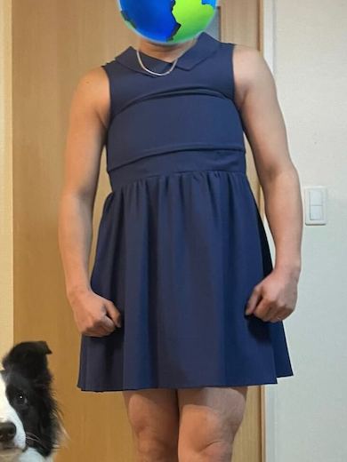 ポーズをとる夫のアップ