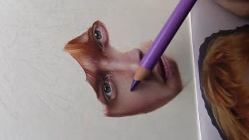 色鉛筆でルパート・グリントを描いているところ
