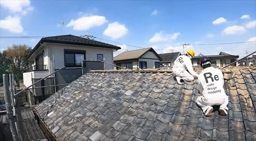 夫婦でリノベーション瓦おろす