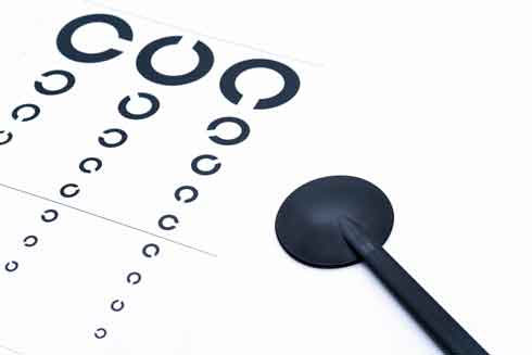 視力検査 なんとなく 答える 方向 基準 目を細める 正しい視力検査のうけかた