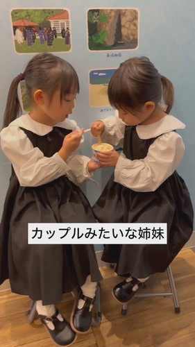 アイスを食べるゆにちゃんとみあちゃん