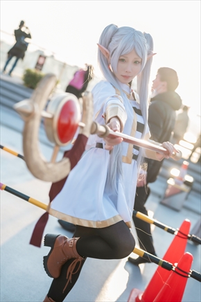 倉坂くるるの「葬送のフリーレン」フリーレン