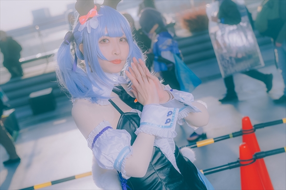 胡李羅りらの「ホロライブ」兎田ぺこら