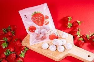 いちごのスノーボールクッキー