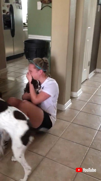 子犬のサプライズに娘号泣