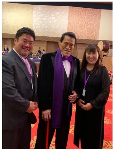 アントニオ猪木、北斗晶、佐々木健介の3ショット