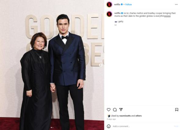 母親とゴールデン・グローブ賞へ現れたチャールズ・メルトン