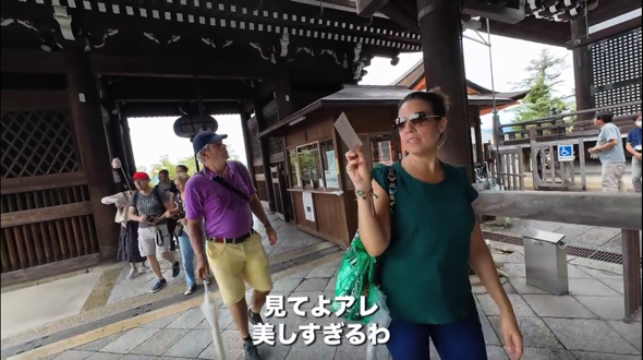 清水寺を訪問し驚くコロンビア人夫婦