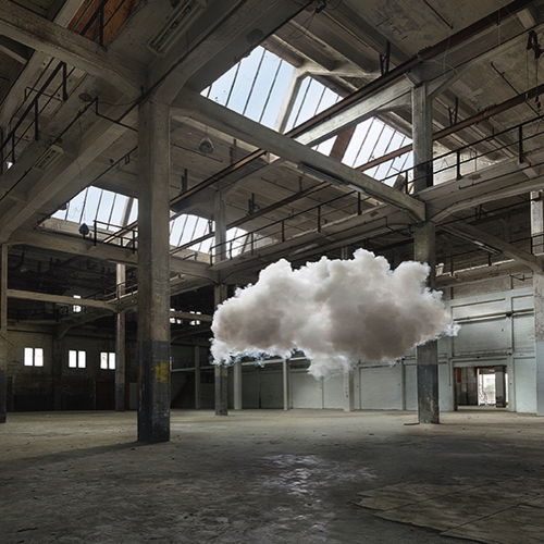 室内に浮かぶ雨雲
