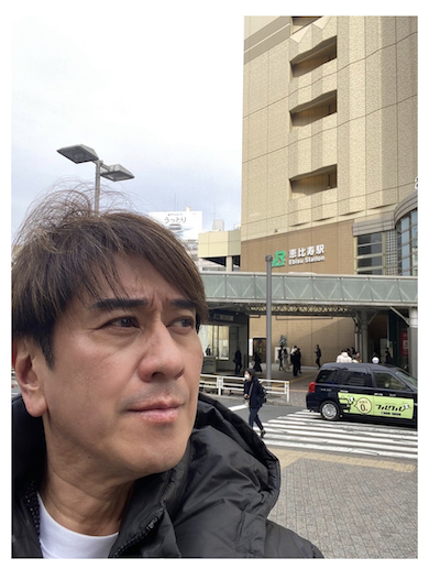 恵比寿駅前の川崎麻世