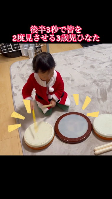 太鼓をたたく男の子