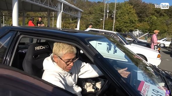 日産「サニーRZ-1」と対面する「ロンドンブーツ1号2号」田村亮