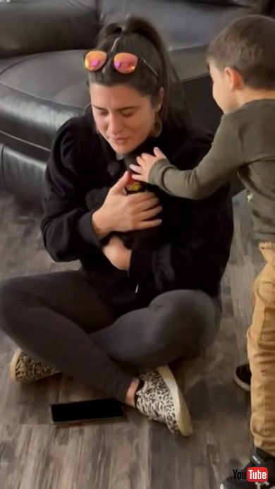 愛犬を失っためいにサプライズで新しい子犬を紹介