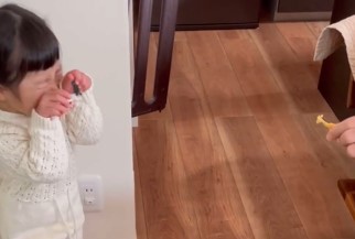 おびえる女の子