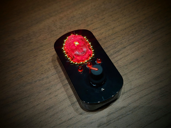 仏の顔も三度まで カウント 怒りを表明 ブローチ