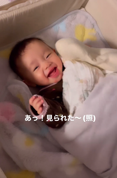 満面の笑顔を向けてくた赤ちゃん