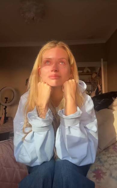 ケイト・モスの妹が依存症とうつ病による不安を告白