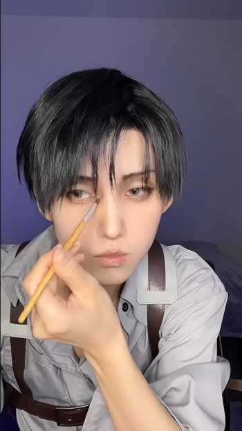 美女 進撃の巨人 リヴァイ メイク コスプレ 変身 ビフォーアフター