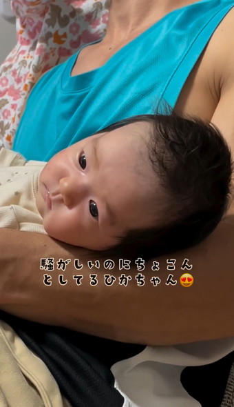 子ども3人を相手するパパ