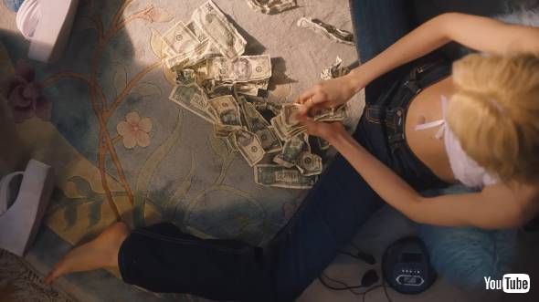 ベッカムの息子嫁ニコラ・ペルツが貧困家庭を描いた映画が批判