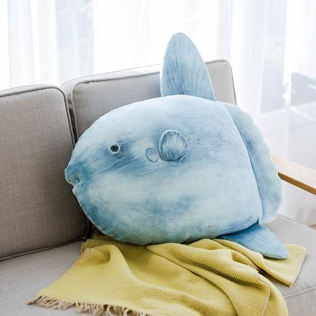 着るマンボウ”爆誕 「マンボウって着られそう」から生まれた