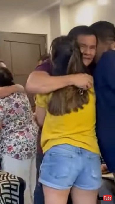 5年ぶりに家族と再会してプライスレスなリアクションをする父親