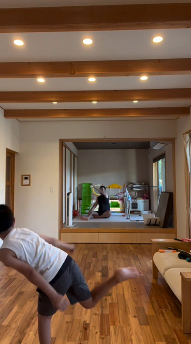 ボールを投げた息子さん見きれ