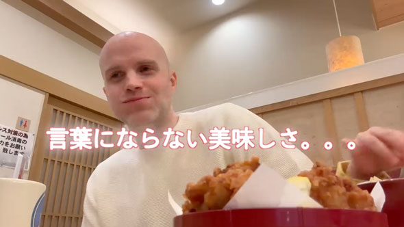 日本のお寿司に感動するフランス人夫