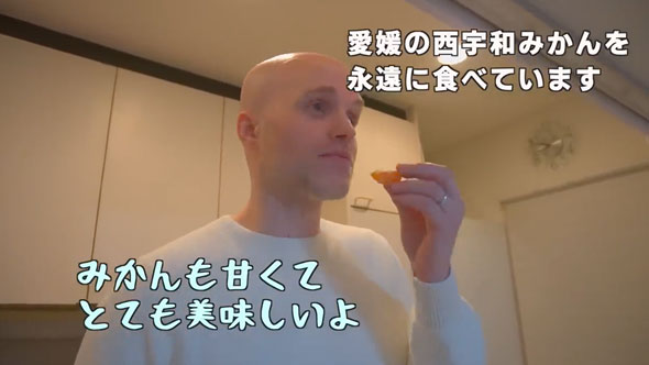 日本のお寿司に感動するフランス人夫