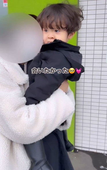 ママと再会した男の子