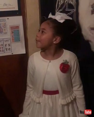 5世代にわたる女性たちの「ハイ、ママ！」