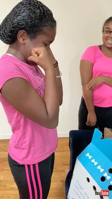 サプライズで娘の誕生日に子犬をプレゼント